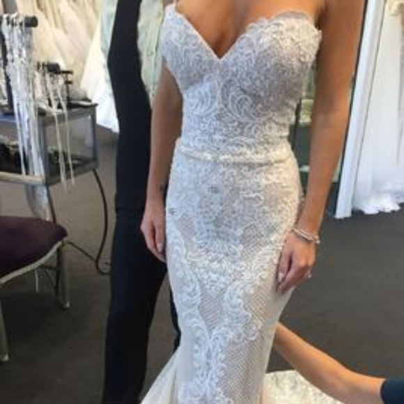 Victor Harper Couture Wedding Dress! - Picture 2 of 8